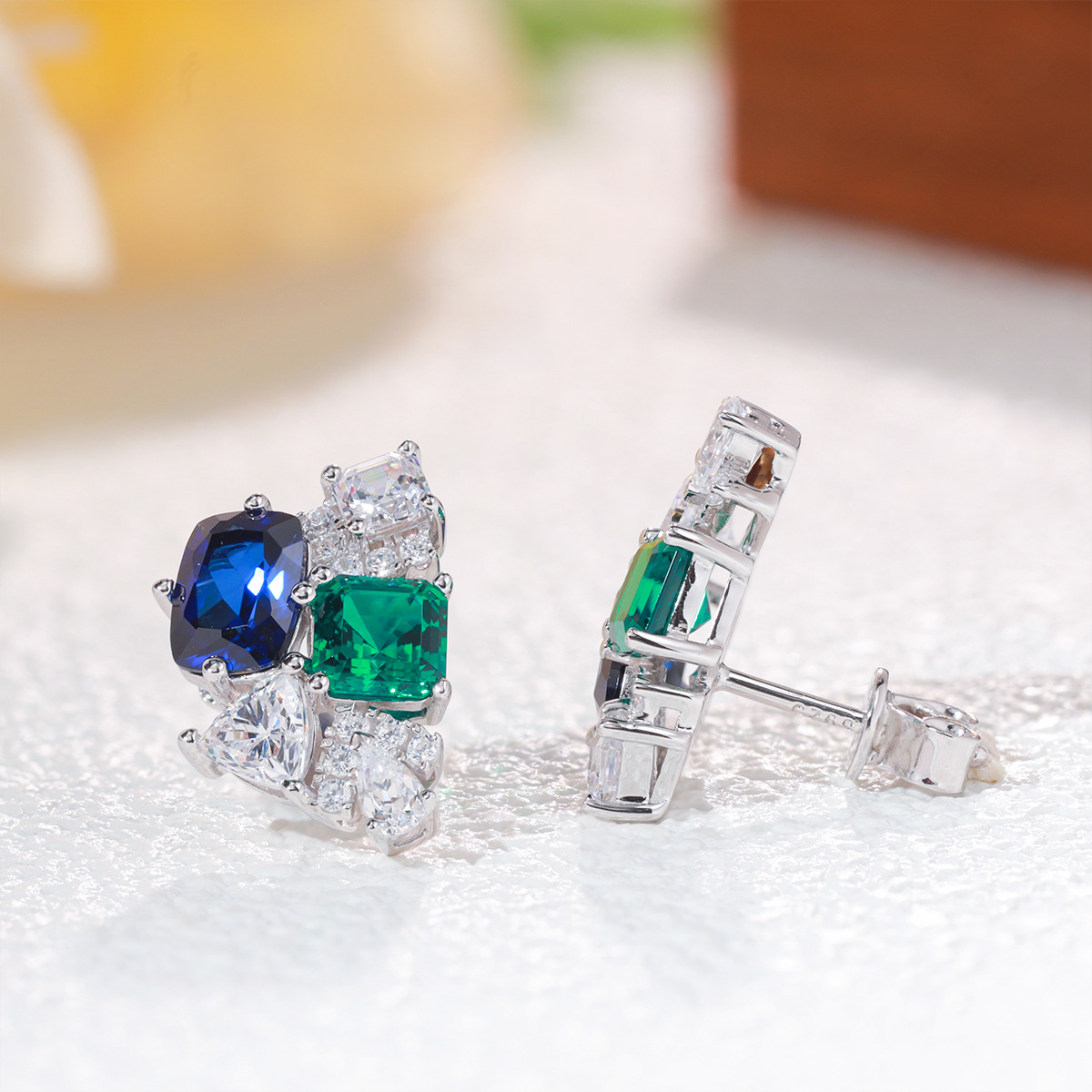 3.2cttw Lab Sapphire Emerald H - Cluster Stud Ear avaliação e preço